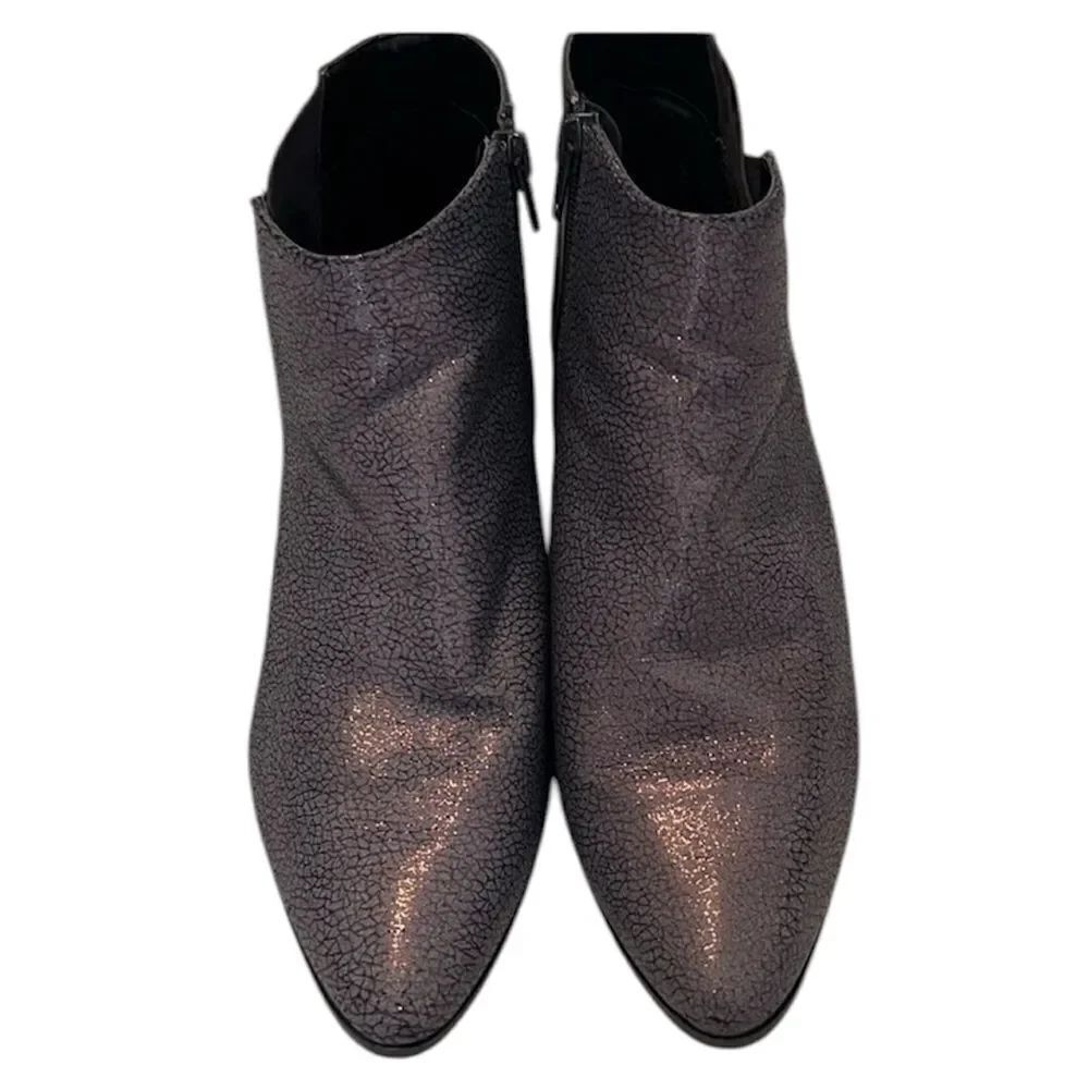 Qupid size 7 super cute ankle booties brown back and 2 tone front small heel EUC